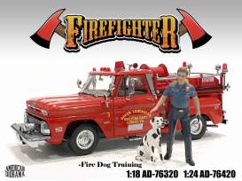 Figures  - Fire Fighter & Dog 2022  - 1:24 - American Diorama - 76420 - AD76420 | The Diecast Company