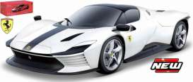 Ferrari  - Daytona white/black - 1:18 - Bburago - 16912 - bura16912 | The Diecast Company