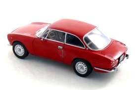 Alfa Romeo  - GTV 1973 red - 1:18 - Norev - 187912 - nor187912 | The Diecast Company