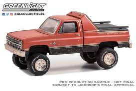 Chevrolet  - K-10 1984 red/black - 1:64 - GreenLight - 30461 - gl30461 | The Diecast Company