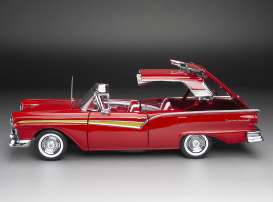 Ford  - Fairlane 500 Skyliner 1957 red - 1:18 - SunStar - 1347 - sun1347 | The Diecast Company