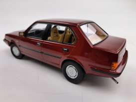 Volvo  - 360 1987 dark red metallic - 1:18 - Triple9 Collection - 1800411 - T9-1800411 | The Diecast Company