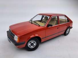 Opel  - Kadett D 5-door 1984 red - 1:18 - Triple9 Collection - 1800421 - T9-1800421 | The Diecast Company
