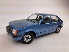 Opel  - Kadett D 5-door 1984 blue metallic - 1:18 - Triple9 Collection - 1800423 - T9-1800423 | The Diecast Company