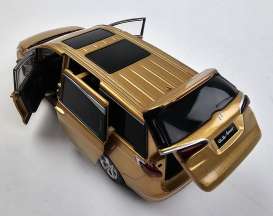 Buick  - GL8 gold - 1:32 - Tayumo - 32601512 - tay32601512 | The Diecast Company