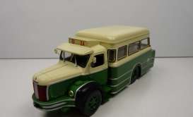 Berliet  - GLM10 beige/green - 1:43 - Magazine Models - BER03 - magBER03 | The Diecast Company