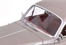 Jaguar  - MK II 3.8 1959 pearl-silver - 1:18 - KK - Scale - 181012 - kkdc181012 | The Diecast Company