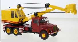 Tatra  - 111 D030 A 1958 red/yellow - 1:43 - IXO Models - tru042 - ixtru042 | The Diecast Company