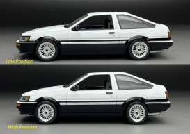 Toyota  - AE86 Corolla Levin 1985 red/black - 1:24 - SunStar - 51002 - sun51002 | The Diecast Company