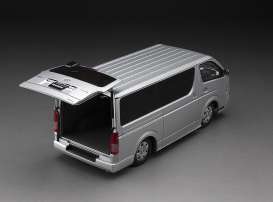 Toyota  - Hiace H2000 SuperGL silver - 1:24 - SunStar - 51012 - sun51012 | The Diecast Company