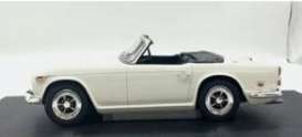 Triumph  - TR5 1967 white - 1:18 - Cult Models - CML069-4 - CML069-4 | The Diecast Company