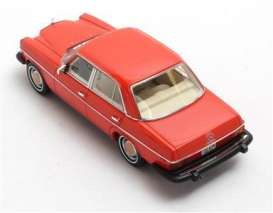 Mercedes Benz  - 300D W115 1976 red - 1:43 - Matrix - 11302-211 - MX11302-211 | The Diecast Company