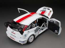 Ford  - Focus RS WRC #1 2011 white/red - 1:18 - SunStar - 3913 - sun3913 | The Diecast Company