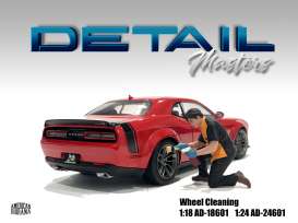 Figures  -  Wheel Cleaning Figure 2024 orange/black - 1:24 - American Diorama - 24601 - AD24601 | The Diecast Company