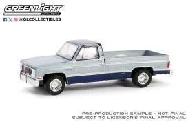 GMC  - Sierra Classic K2500 1985 silver/blue - 1:64 - GreenLight - 48090D - gl48090D | The Diecast Company