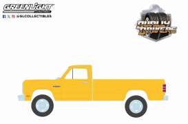 Dodge  - Ram D350 Dually 1982 yellow - 1:64 - GreenLight - 46150B - gl46150B | The Diecast Company
