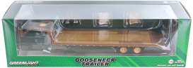 Trailer  - Gooseneck red/white - 1:64 - GreenLight - 30522 - gl30522 | The Diecast Company