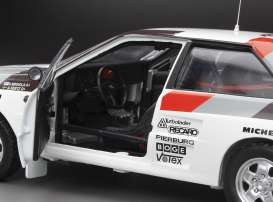 Audi  - Quattro A2 #5 H.Mikkola 1986 white/grey/red/black - 1:18 - SunStar - 4256 - sun4256 | The Diecast Company