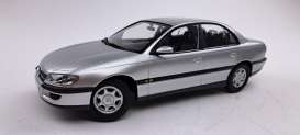 Opel  - Omega B 1996 silver - 1:18 - Triple9 Collection - 1800430 - T9-1800430 | The Diecast Company