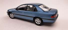 Opel  - Omega B 1996 polar blue metallic - 1:18 - Triple9 Collection - 1800431 - T9-1800431 | The Diecast Company