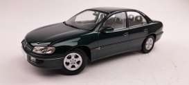 Opel  - Omega B 1996 jungle green - 1:18 - Triple9 Collection - 1800433 - T9-1800433 | The Diecast Company