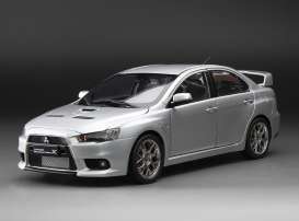 Mitsubishi  - Lancer Evo X silver metallic - 1:18 - SunStar - 5821 - sun5821 | The Diecast Company