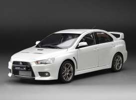 Mitsubishi  - Lancer Evo X white - 1:18 - SunStar - 5824 - sun5824 | The Diecast Company