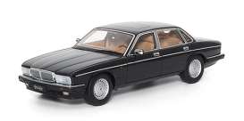 Jaguar  - Daimler XJ6 black - 1:18 - Almost Real - ALM810543 - ALM810543 | The Diecast Company