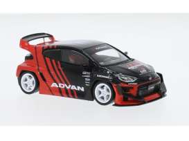 Toyota  - Yaris black/red - 1:43 - IXO Models - MOC328 - ixMOC328 | The Diecast Company