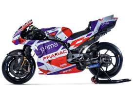 Ducati  - 2022 white/purple/red - 1:18 - Maisto - 36390M - mai36390M | The Diecast Company