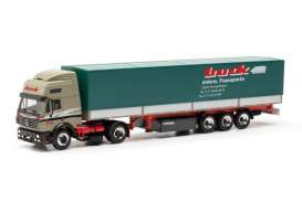 Mercedes Benz  - SK 94 green/red - 1:87 - Herpa Trucks - H317757 - herpa317757 | The Diecast Company