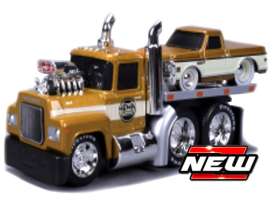Muscle Machines  - Mack/Chevrolet gold/cream - 1:64 - Maisto - 11555 - mai11555 | The Diecast Company