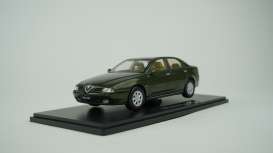 Alfa Romeo  - 166 1999 green metallic - 1:18 - Triple9 Collection - 1800502 - T9-1800502 | The Diecast Company