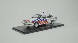 Volvo  - 850 1993 white/blue/red - 1:18 - Triple9 Collection - 1800526 - T9-1800526 | The Diecast Company