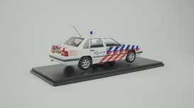Volvo  - 850 1993 white/blue/red - 1:18 - Triple9 Collection - 1800526 - T9-1800526 | The Diecast Company