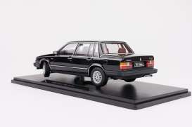 Volvo  - 760 1985 black - 1:18 - Triple9 Collection - 1800530 - T9-1800530 | The Diecast Company