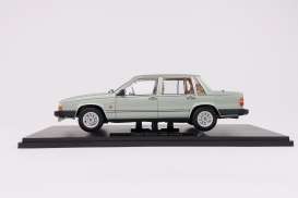 Volvo  - 760 1985 light green metallic - 1:18 - Triple9 Collection - 1800531 - T9-1800531 | The Diecast Company