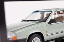 Volvo  - 760 1985 light green metallic - 1:18 - Triple9 Collection - 1800531 - T9-1800531 | The Diecast Company