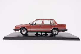 Volvo  - 760 1985 dark red - 1:18 - Triple9 Collection - 1800533 - T9-1800533 | The Diecast Company