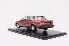 Volvo  - 760 1985 dark red - 1:18 - Triple9 Collection - 1800533 - T9-1800533 | The Diecast Company