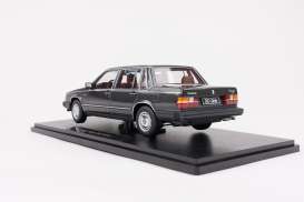 Volvo  - 760 1985 dark grey metallic - 1:18 - Triple9 Collection - 1800534 - T9-1800534 | The Diecast Company
