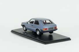 Volvo  - 343 1982 blue metallic - 1:18 - Triple9 Collection - 1800544 - T9-1800544 | The Diecast Company