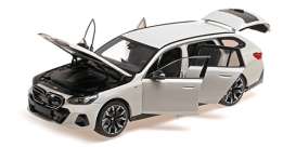 BMW  - i5 M60 Touring 2024 white metallic - 1:18 - Minichamps - 110023601 - mc110023601 | The Diecast Company