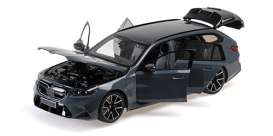 BMW  - M5 Touring 2024 grey metallic - 1:18 - Minichamps - 110023901 - mc110023901 | The Diecast Company