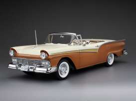 Ford  - Fairlane 500 Skyliner 1957 bronze/white - 1:18 - SunStar - 1349 - sun1349 | The Diecast Company