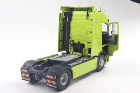 Volvo  - FH Globetrotter XL  2023 green - 1:24 - Solido - 2400107 - soli2400107 | The Diecast Company