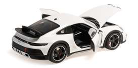 Porsche  - 911  2022 white - 1:18 - Minichamps - 110062070 - mc110062070 | The Diecast Company