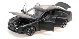 BMW  - i5  2023 matt grey - 1:18 - Minichamps - 110023401 - mc110023401 | The Diecast Company