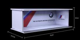 diorama Accessoires - BMW Livery Parking Lot various - 1:64 - Black Box Diorama - MO914915 - MO914915 | The Diecast Company