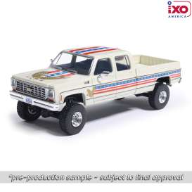 Chevrolet  - Custom Deluxe K30 Fleetside  1976 various - 1:64 - IXO America - IA64032 - ixoIA64032 | The Diecast Company